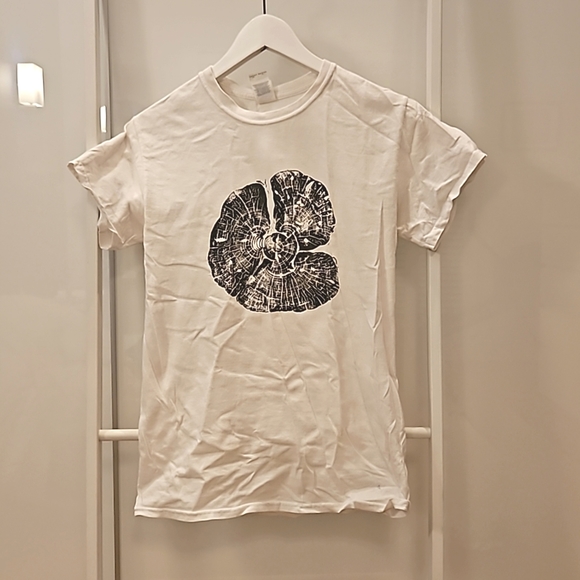 White T shirt with woodprint S - Picture 1 of 2